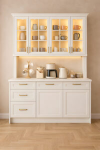 Luppa Kahve Köşesi; camlı vitrin detayı, beyaz rengi ve şık tasarımıyla mutfağınıza zarafet katar. Ölçüye özel üretim ve kampanyalı fiyatlar için keşfedin.