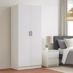 Mila 2 Kapaklı Gardırop, modern tasarımı ve sade çizgileriyle yatak odası, genç odası ve misafir odaları için ideal bir depolama çözümüdür. Beyaz gardırop arayanlar için zamansız bir şıklık sunan bu model, minimal dekorasyon anlayışıyla her ortama kolayca uyum sağlar. Dayanıklı malzemeden üretilen 2 kapaklı gardırop, günlük kullanıma uygun sağlam yapısıyla uzun ömürlüdür. Geniş iç hacmi sayesinde kıyafetlerinizi, montlarınızı, gömleklerinizi ve diğer eşyalarınızı düzenli bir şekilde saklamanıza yardımcı olur. Modern gardırop modelleri arasında öne çıkan Mila, hem estetik hem de fonksiyonelliği bir arada sunar. Minimal kulp tasarımı ve düz yüzeyiyle İskandinav tarzı gardırop görünümü sunan bu ürün, küçük alanlar için de ideal bir çözümdür. Az yer kaplayan gardırop arayan kullanıcılar için pratik ve kullanışlı bir alternatif oluşturur.