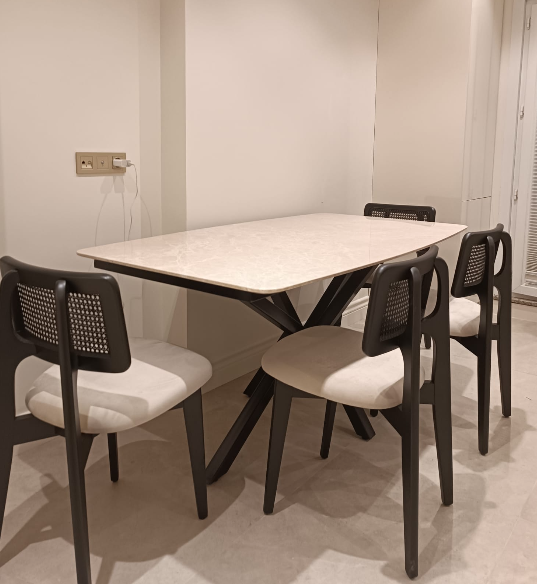 Kişiye özel masa tasarımları. Ölçüye özel, modern ve fonksiyonel masa modelleri ile yaşam alanlarınıza şıklık katın.